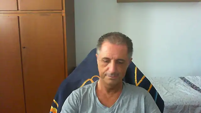 Snapshot of lliuk70mi chatting on June 20, 2026, 12:08 pm lliuk70mi online show from June 20, 2026, 12:08 pm