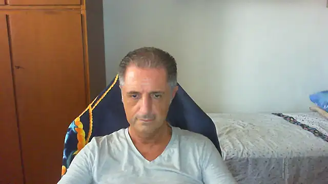 Snapshot of lliuk70mi chatting on June 24, 2026, 12:04 pm lliuk70mi online show from June 24, 2026, 12:04 pm