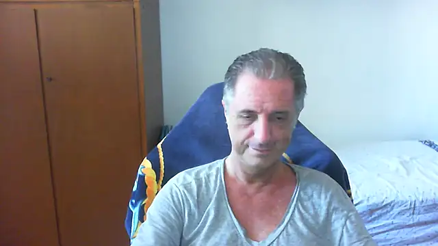 Snapshot of lliuk70mi chatting on July 2, 2026, 12:55 pm lliuk70mi online show from July 2, 2026, 12:55 pm