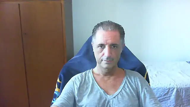 Snapshot of lliuk70mi chatting on July 4, 2026, 1:06 pm lliuk70mi online show from July 4, 2026, 1:06 pm