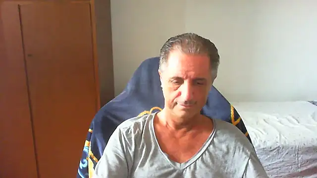 Snapshot of lliuk70mi chatting on July 6, 2026, 12:24 pm lliuk70mi online show from July 6, 2026, 12:24 pm
