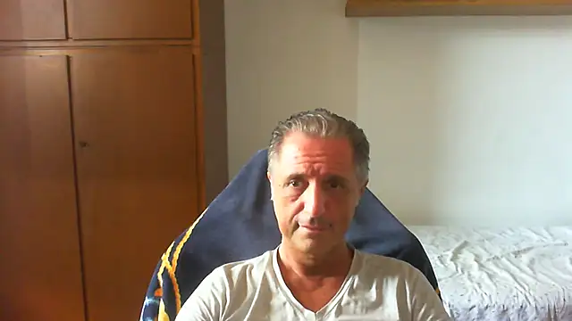 Snapshot of lliuk70mi chatting on July 8, 2026, 3:38 pm lliuk70mi online show from July 8, 2026, 3:38 pm