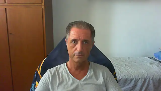 Snapshot of lliuk70mi chatting on July 10, 2026, 1:36 pm lliuk70mi online show from July 10, 2026, 1:36 pm