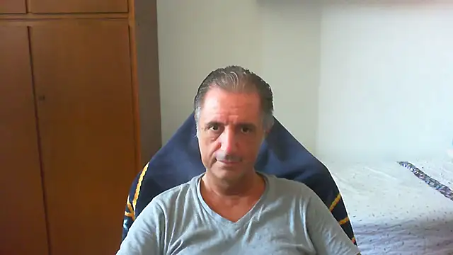 Snapshot of lliuk70mi chatting on July 25, 2026, 12:47 pm lliuk70mi online show from July 25, 2026, 12:47 pm
