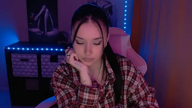 Snapshot of AlisaLink chatting on January 22, 2025, 7:24 pm AlisaLink online show from January 22, 2025, 7:24 pm