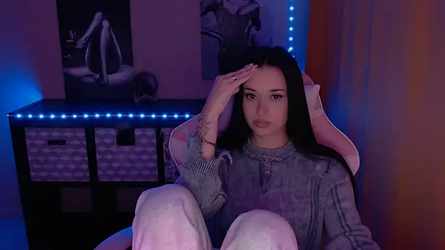 Snapshot of AlisaLink chatting on January 23, 2025, 7:51 pm AlisaLink online show from January 23, 2025, 7:51 pm