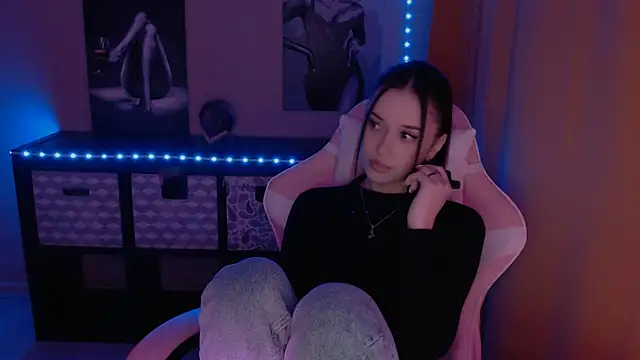 Snapshot of AlisaLink chatting on February 4, 2025, 6:49 pm AlisaLink online show from February 4, 2025, 6:49 pm