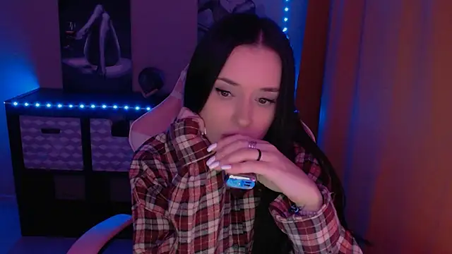 Snapshot of AlisaLink chatting on February 13, 2025, 6:59 pm AlisaLink online show from February 13, 2025, 6:59 pm