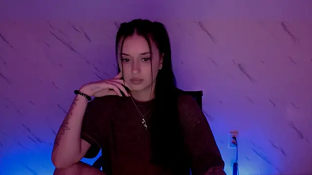 Snapshot of AlisaLink chatting on November 11, 2025, 4:07 pm AlisaLink online show from November 11, 2025, 4:07 pm