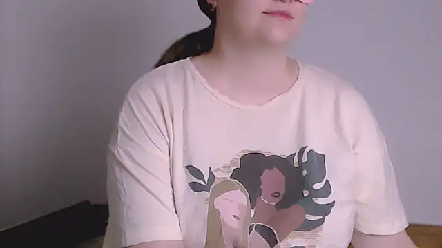 ChubbyMaia online show from June 21, 2026, 6:43 pm