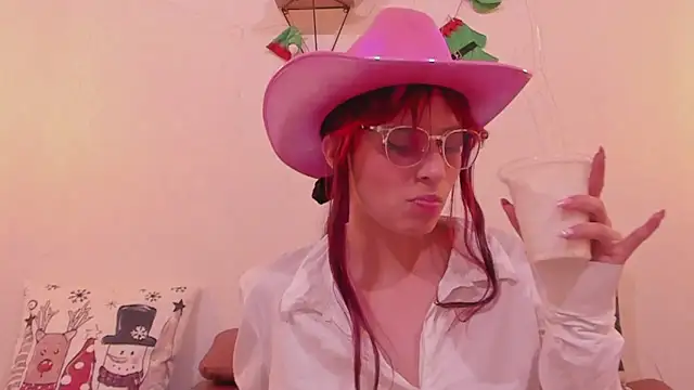 Snapshot of RedMeloddy chatting on December 27, 2024, 7:24 pm RedMeloddy online show from December 27, 2024, 7:24 pm