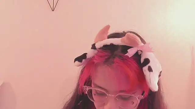 Snapshot of RedMeloddy chatting on March 9, 2025, 10:19 pm RedMeloddy online show from March 9, 2025, 10:19 pm