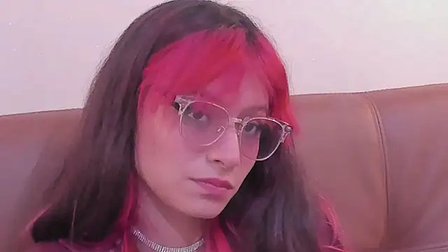 Snapshot of RedMeloddy chatting on March 13, 2025, 10:21 pm RedMeloddy online show from March 13, 2025, 10:21 pm