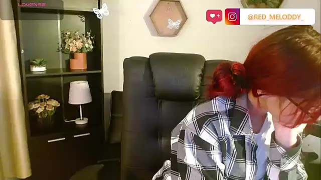 Snapshot of RedMeloddy chatting on May 6, 2026, 10:37 pm RedMeloddy online show from May 6, 2026, 10:37 pm