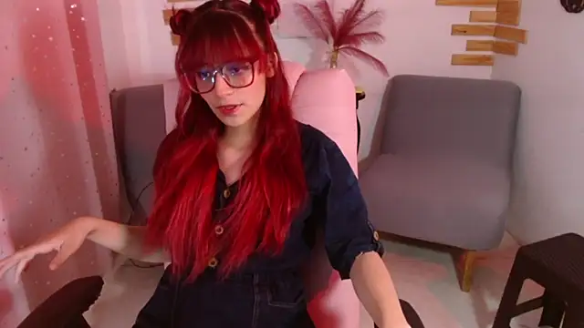 Snapshot of RedMeloddy chatting on June 3, 2026, 8:36 pm RedMeloddy online show from June 3, 2026, 8:36 pm