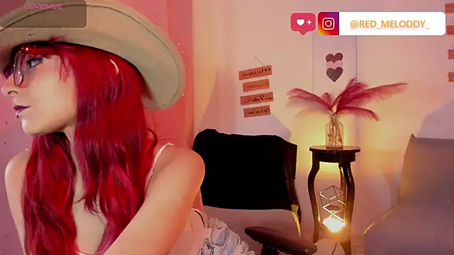 Snapshot of RedMeloddy chatting on August 1, 2026, 9:35 pm RedMeloddy online show from August 1, 2026, 9:35 pm