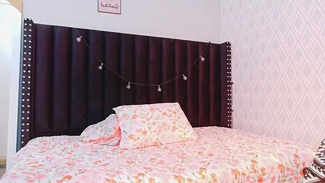 littleebonymommy online show from September 10, 2025, 8:09 pm