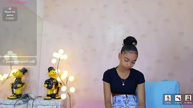 Snapshot of littleebonymommy chatting on June 25, 2026, 7:51 pm littleebonymommy online show from June 25, 2026, 7:51 pm