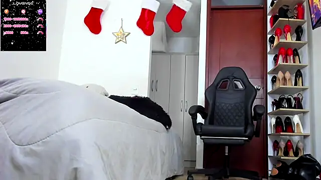 Snapshot of SophieBaker__ chatting on December 21, 2025, 1:35 am SophieBaker online show from December 21, 2025, 1:35 am