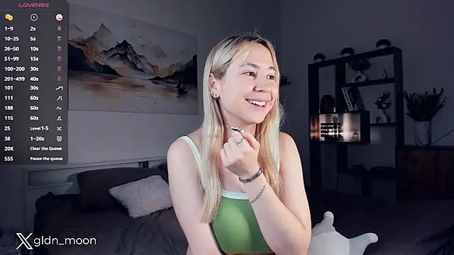 Snapshot of EternalLiberty chatting on March 5, 2025, 1:31 am EternalLiberty online show from March 5, 2025, 1:31 am