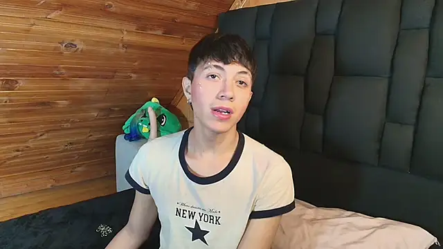 Snapshot of Justyn_Ross chatting on October 23, 2025, 5:51 am Justyn Ross online show from October 23, 2025, 5:51 am