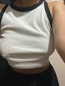  riyaahahaha  online show from March 11, 2026, 1:06 pm