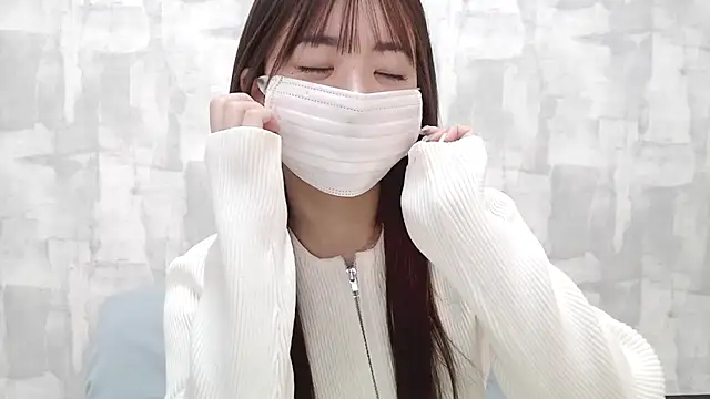 LOVE MOMO LOVE online show from October 12, 2025, 12:15 pm