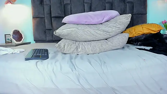 Snapshot of DulceAurora__ chatting on February 18, 2025, 5:42 am DulceAurora online show from February 18, 2025, 5:42 am