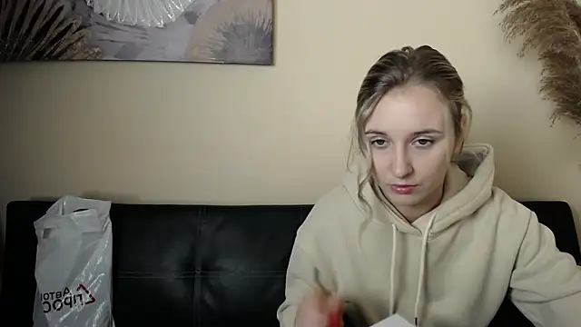 Snapshot of _Nicole_new chatting on November 5, 2025, 11:43 am Nicole new online show from November 5, 2025, 11:43 am