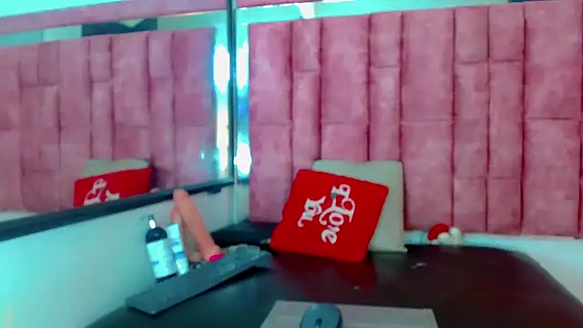 Snapshot of Isalombardi chatting on March 16, 2025, 11:49 am Isalombardi online show from March 16, 2025, 11:49 am