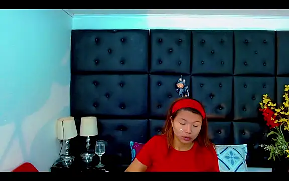 Isalombardi online show from May 4, 2026, 2:51 am