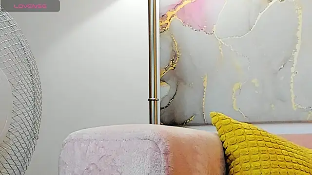 miaybabysone online show from January 25, 2025, 12:47 pm