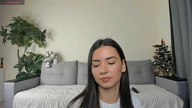 NicoleLuv online show from January 6, 2025, 4:13 pm