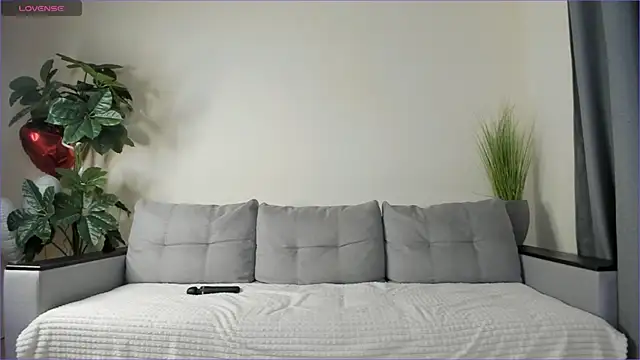 NicoleLuv online show from February 26, 2025, 4:14 pm