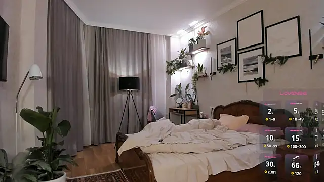 NicoleLuv online show from January 14, 2026, 4:23 pm