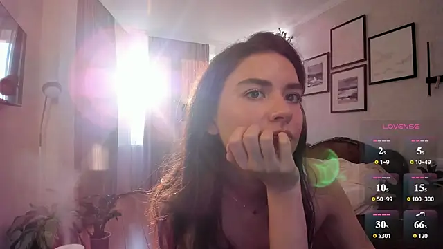NicoleLuv online show from May 19, 2026, 5:08 pm