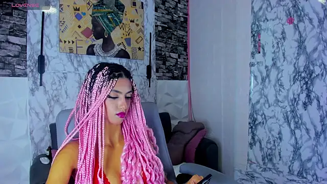 Snapshot of Queen_Cuarxxo chatting on May 25, 2026, 8:37 pm Queen Cuarxxo online show from May 25, 2026, 8:37 pm