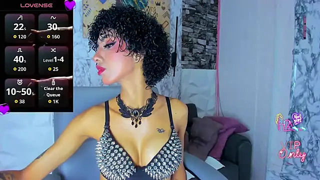Snapshot of Queen_Cuarxxo chatting on June 3, 2026, 9:09 pm Queen Cuarxxo online show from June 3, 2026, 9:09 pm