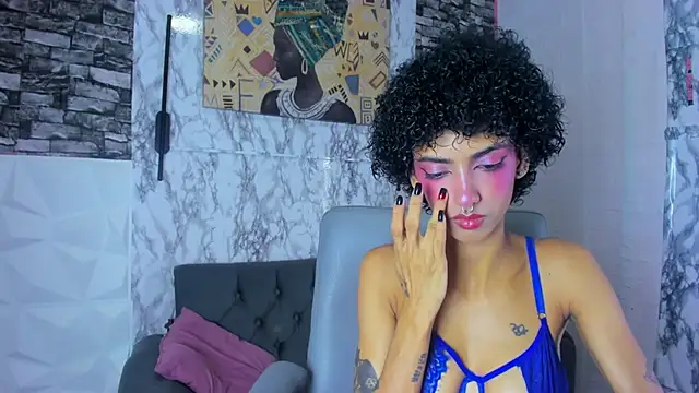 Snapshot of Queen_Cuarxxo chatting on June 25, 2026, 12:10 am Queen Cuarxxo online show from June 25, 2026, 12:10 am