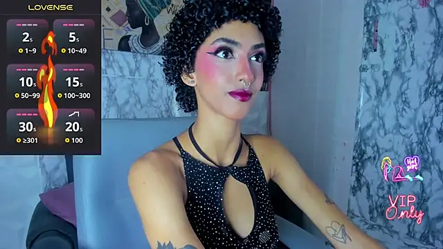 Snapshot of Queen_Cuarxxo chatting on July 28, 2026, 12:18 am Queen Cuarxxo online show from July 28, 2026, 12:18 am