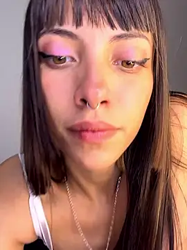 Snapshot of MiaGoth_ chatting on May 17, 2026, 9:22 pm MiaGoth online show from May 17, 2026, 9:22 pm