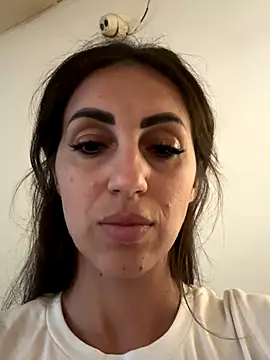 Snapshot of EmaSkyes chatting on September 22, 2025, 10:06 am EmaSkyes online show from September 22, 2025, 10:06 am