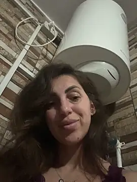 Snapshot of EmaSkyes chatting on September 28, 2025, 6:02 pm EmaSkyes online show from September 28, 2025, 6:02 pm