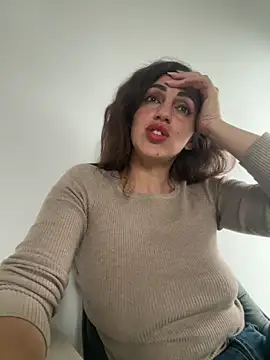 Snapshot of EmaSkyes chatting on October 3, 2025, 7:16 am EmaSkyes online show from October 3, 2025, 7:16 am