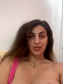 Snapshot of EmaSkyes chatting on November 12, 2025, 7:42 am EmaSkyes online show from November 12, 2025, 7:42 am