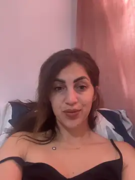 Snapshot of EmaSkyes chatting on November 17, 2025, 6:41 am EmaSkyes online show from November 17, 2025, 6:41 am