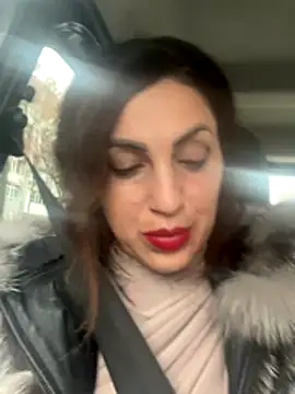 Snapshot of EmaSkyes chatting on November 20, 2025, 9:42 am EmaSkyes online show from November 20, 2025, 9:42 am