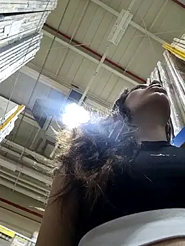 aurelialux online show from September 17, 2025, 8:43 pm