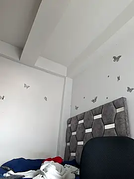 aurelialux online show from November 8, 2025, 7:45 pm