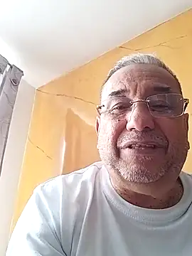 Snapshot of MATTHEW_MRANDA chatting on May 29, 2026, 4:05 pm MATTHEW MRANDA online show from May 29, 2026, 4:05 pm
